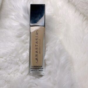 🌸NEW🌸 Anastasia Luminous Foundation COLOR 250C